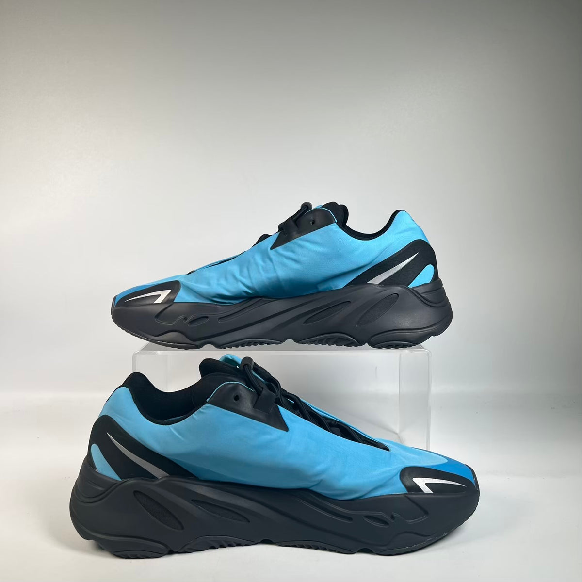 Yeezy 700 MNVN Bright Cyan (2021) Size 11 USED s23376