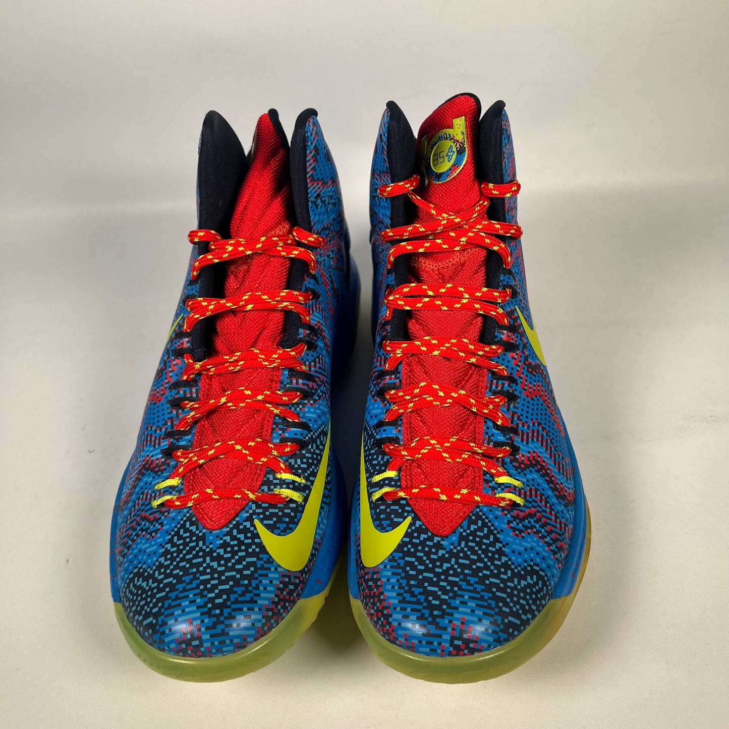 KD 5 Christmas (2012) Size 8 USED s20204