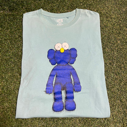 Kaws Uniqlo Blue Figure Sitting Teal Tee Size XXL USED x14055