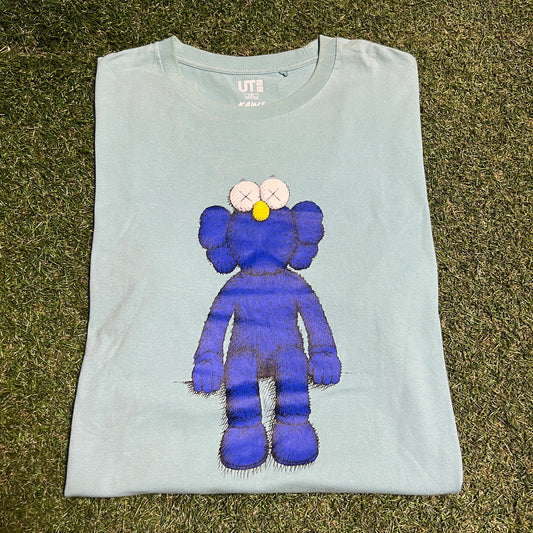 Kaws Uniqlo Blue Figure Sitting Teal Tee Size XXL USED x14055