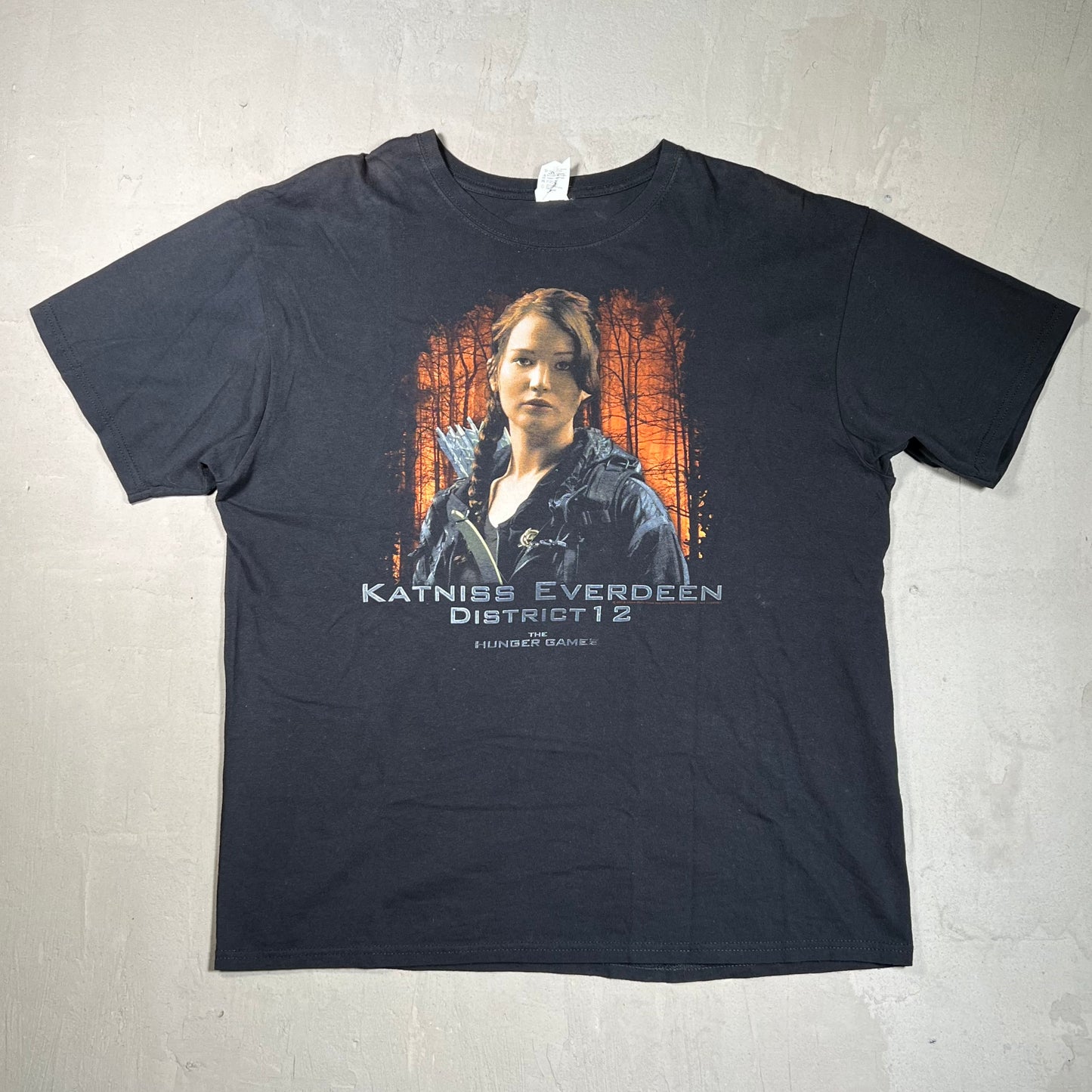 Katnis Everdeen HUnger Games Tee Size XL USED v6135