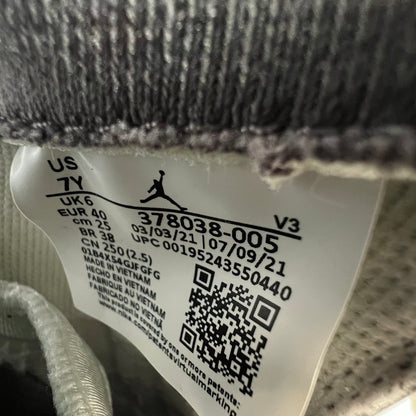 Jordan 11 Cool Grey (2021) Size 7y USED s21825