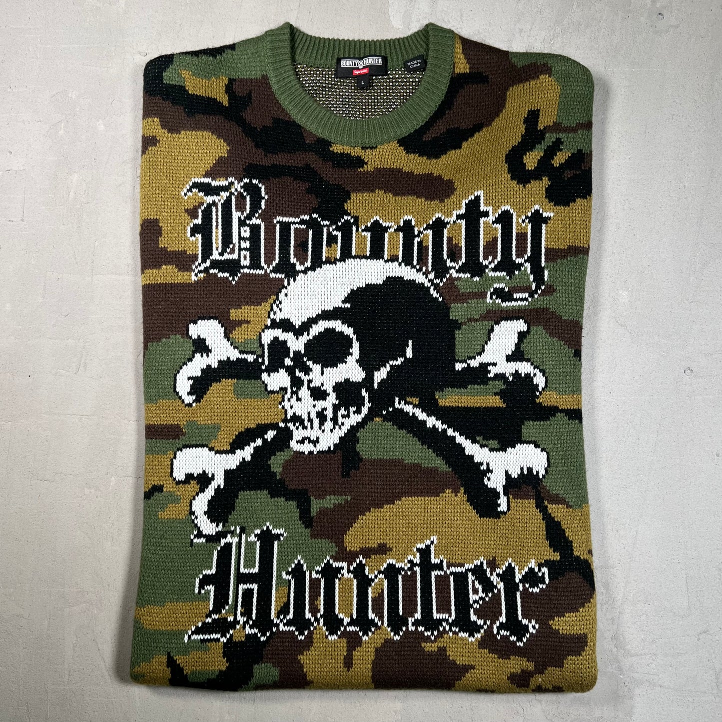 Supreme Bounty Hunter Sweater Woodland Camo (2023) Size Large USED x17098
