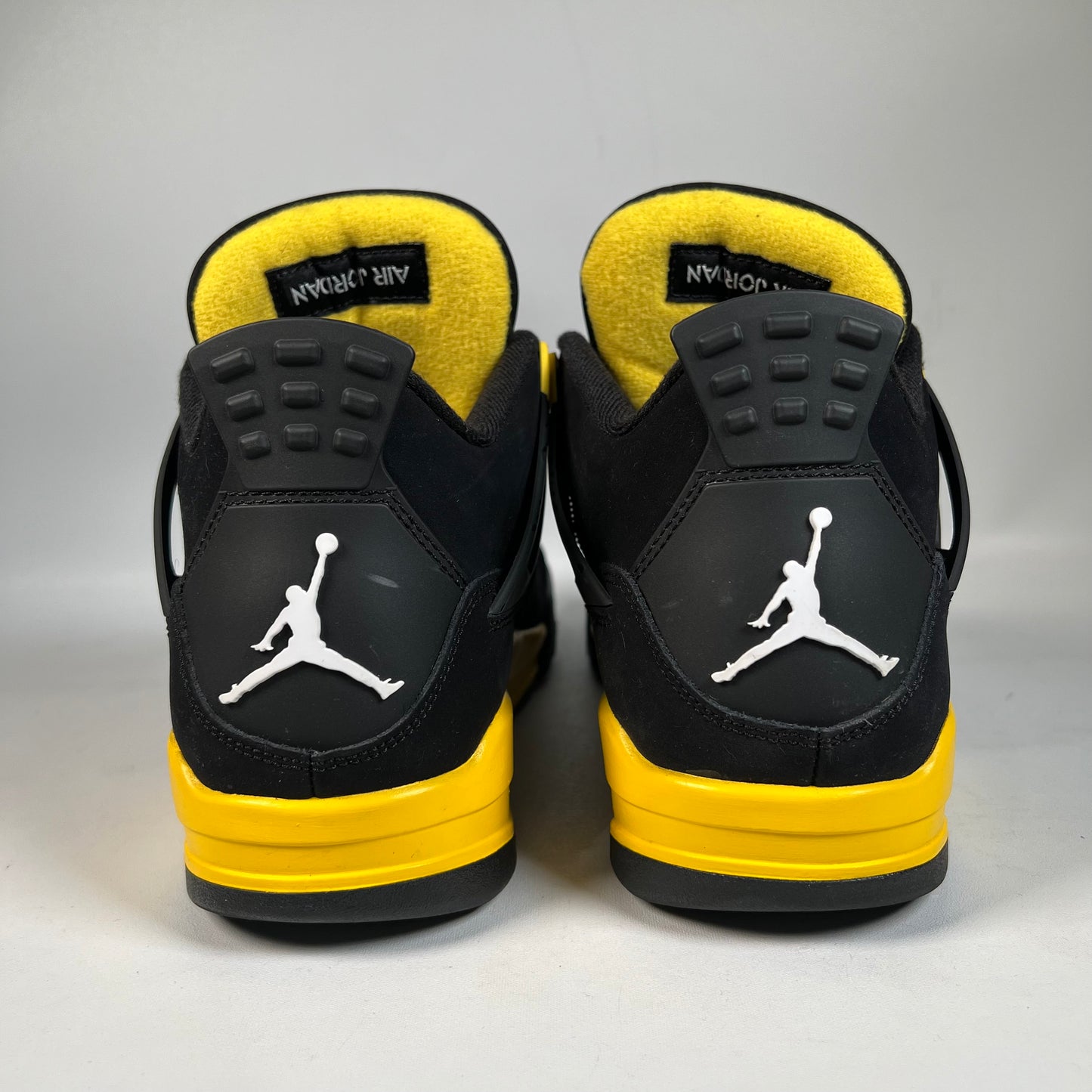 Jordan 4 Thunder (2023) Size 9.5 USED s22188