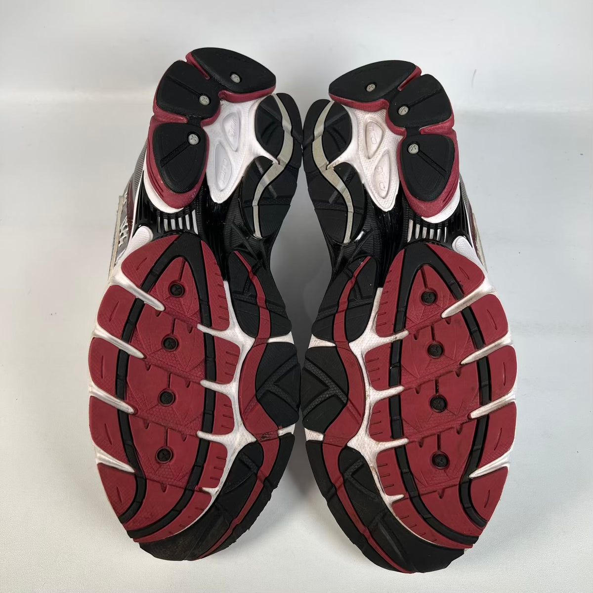 Saucony ProGrid Omni 9 White Silver Red (2023) Size 11 USED s23365
