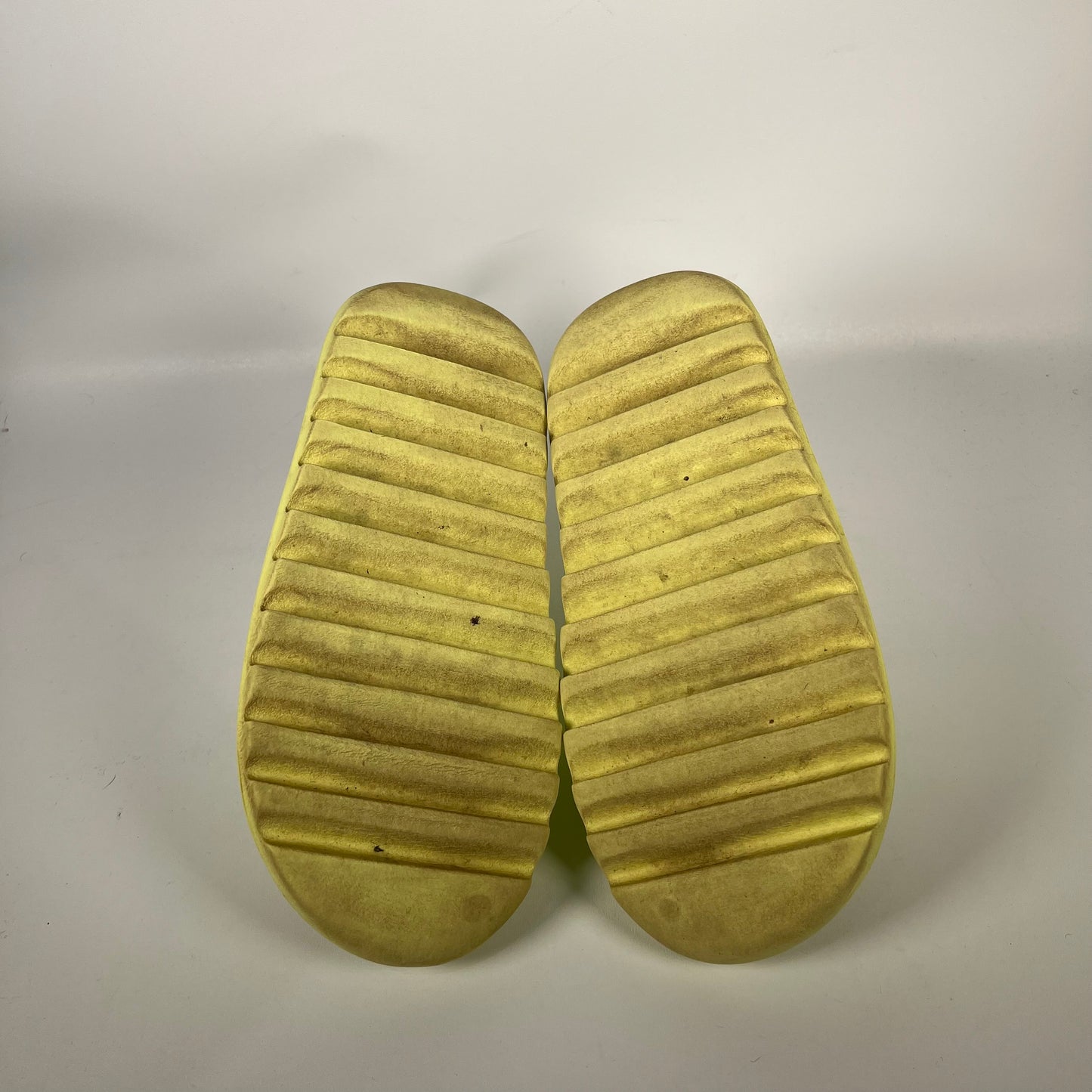 Yeezy Slide Green Glow (2023) Size 9 USED s18665