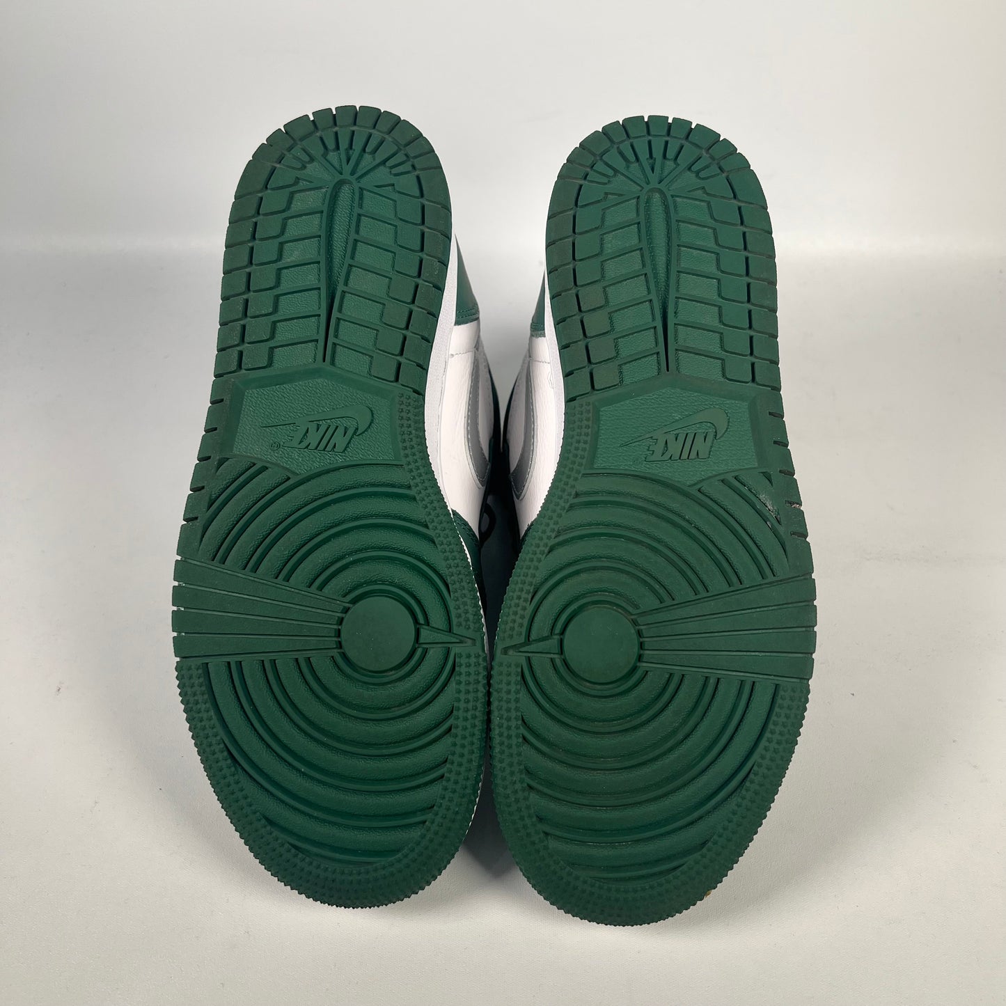 Jordan 1 High Gorge Green (2022) Size 5.5Y USED s19550