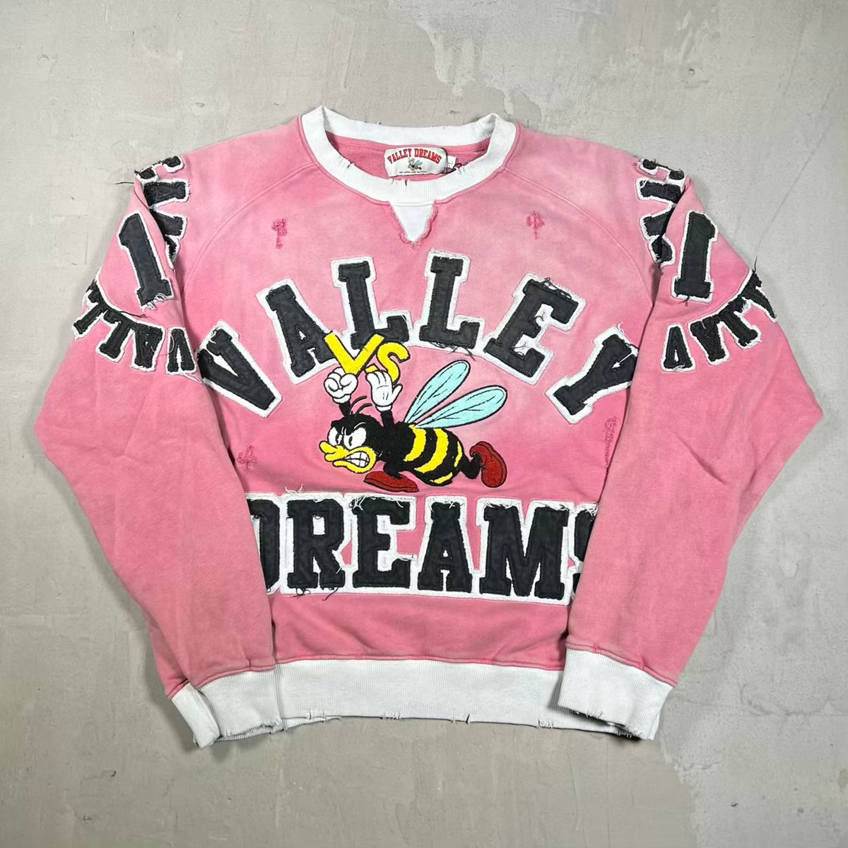 Vale Angry Bee Washed Red Crewneck Size Large USED x18930