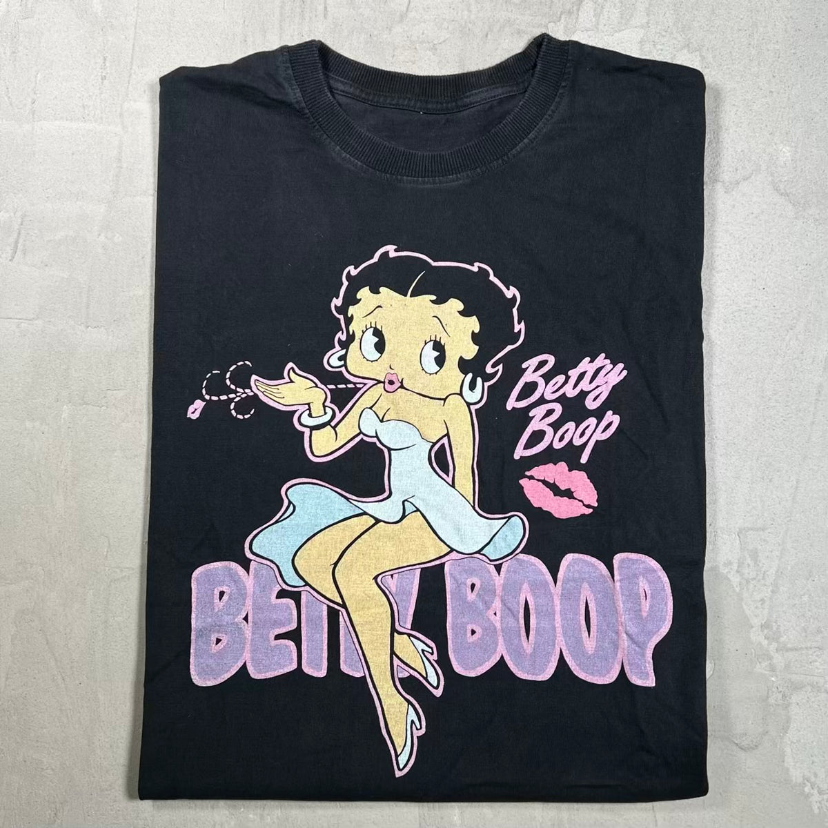 Betty Boop Hugs and Kisses Black Tee Size Large USED v20154