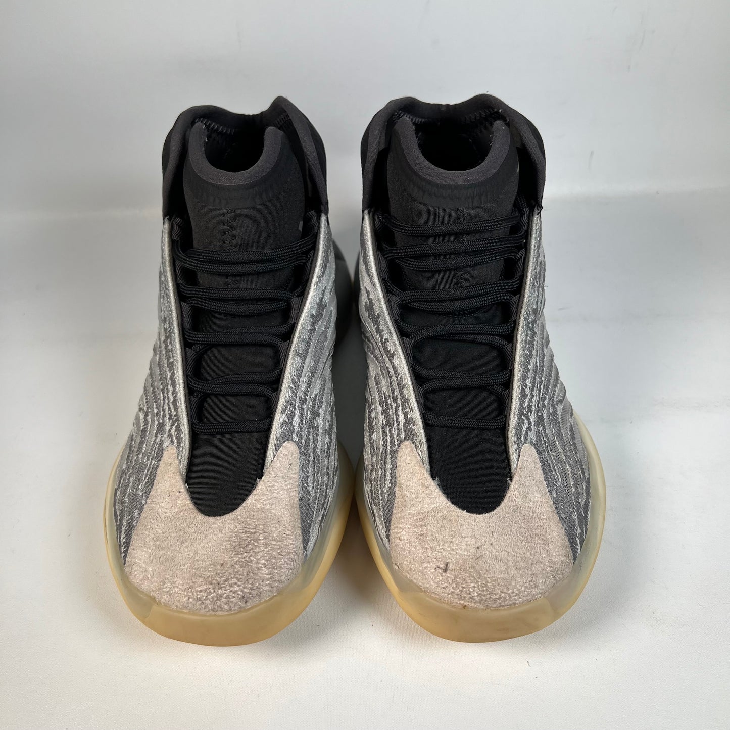 Yeezy QNTM Lifestlye Model (2020) Size 9 USED s22132