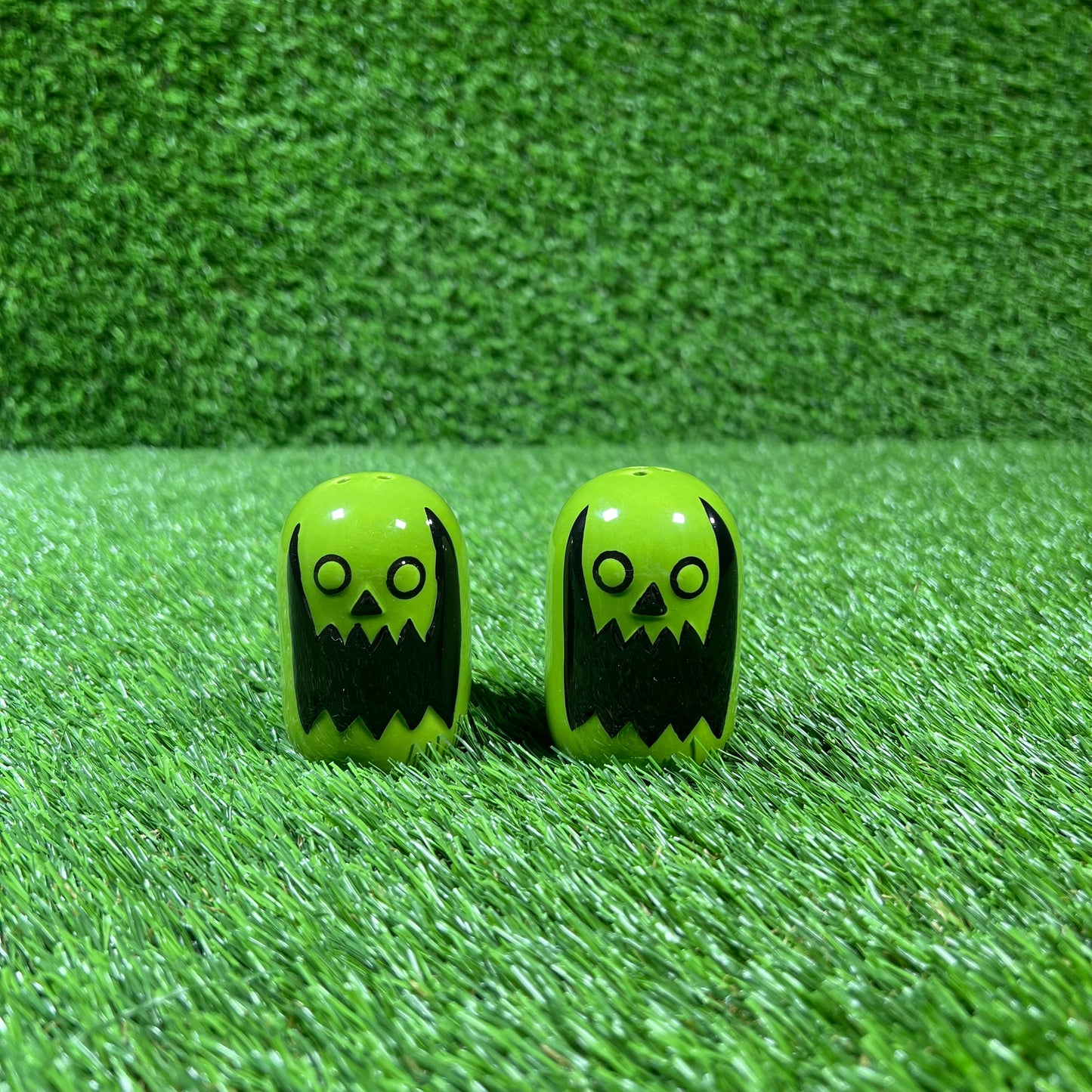 AssPizza Green Salt and Pepper Shakers NEW x14845