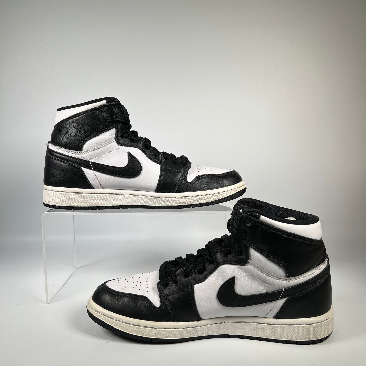 Air Jordan 1 Black White 2014 Size 8 USED s4622