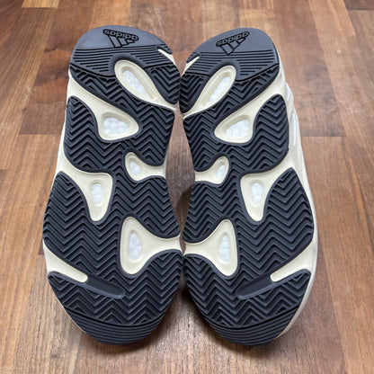 Yeezy 700 Analog Size 5.5 NEW s17350