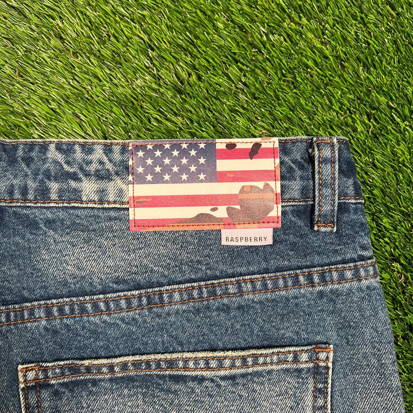 GV Gallery Miley Cyrus Flared Blue Jeans Size Large NEW x15442