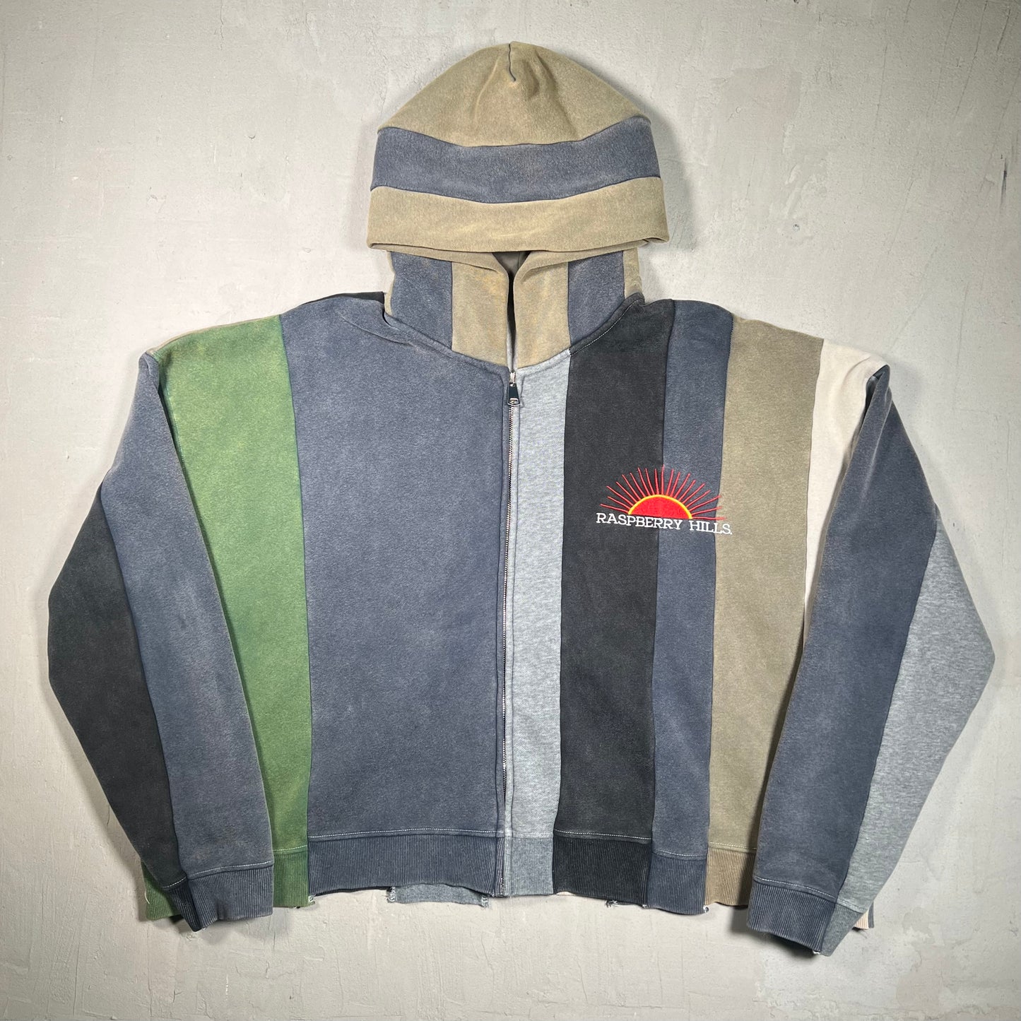 GV Gallery Raspberry Hills Bonsai Hoodie Size XL USED x17489