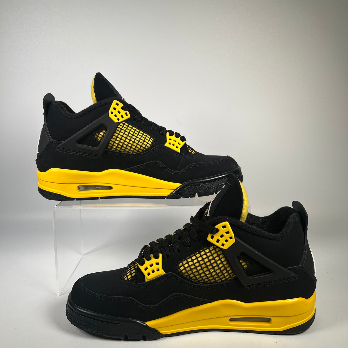 Jordan 4 Thunder (2023) Size 9 USED s17955