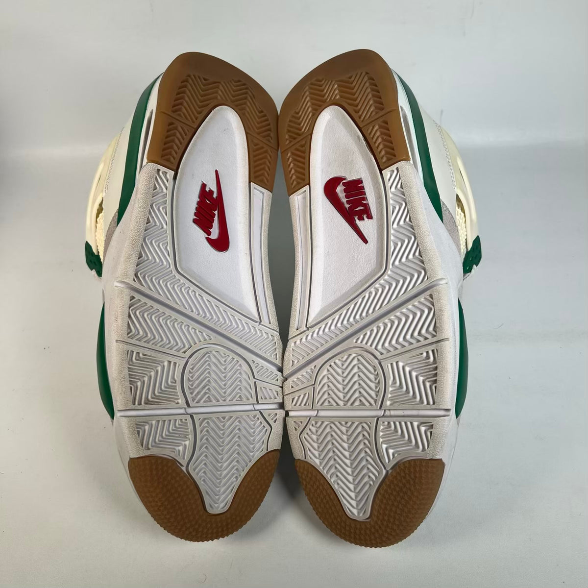 Jordan 4 SB Pine Green (2022) Size 9 USED s23369