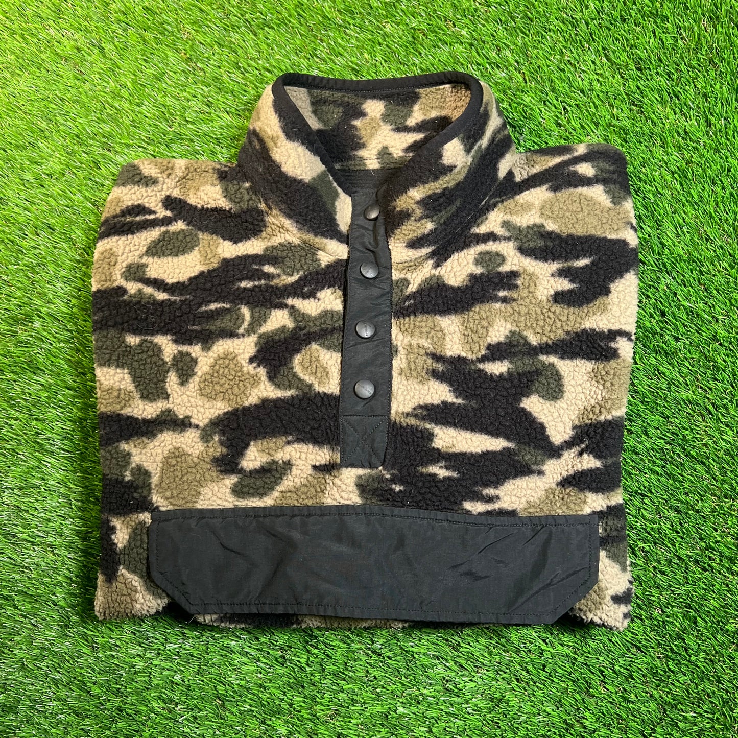 Carhartt Sherpa Fleece Green Camo Crewneck Size Large USED v18884
