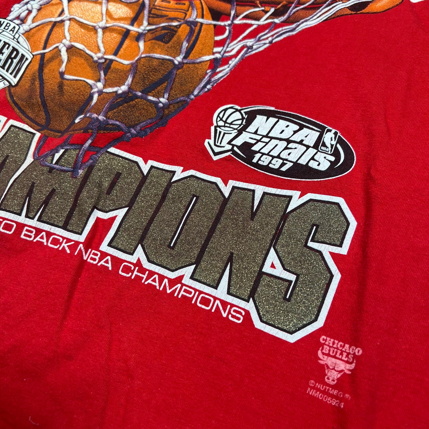 1997 Chicago Bulls NBA Finals Back to Back Champ Tag Red Tee Size XL USED v16728