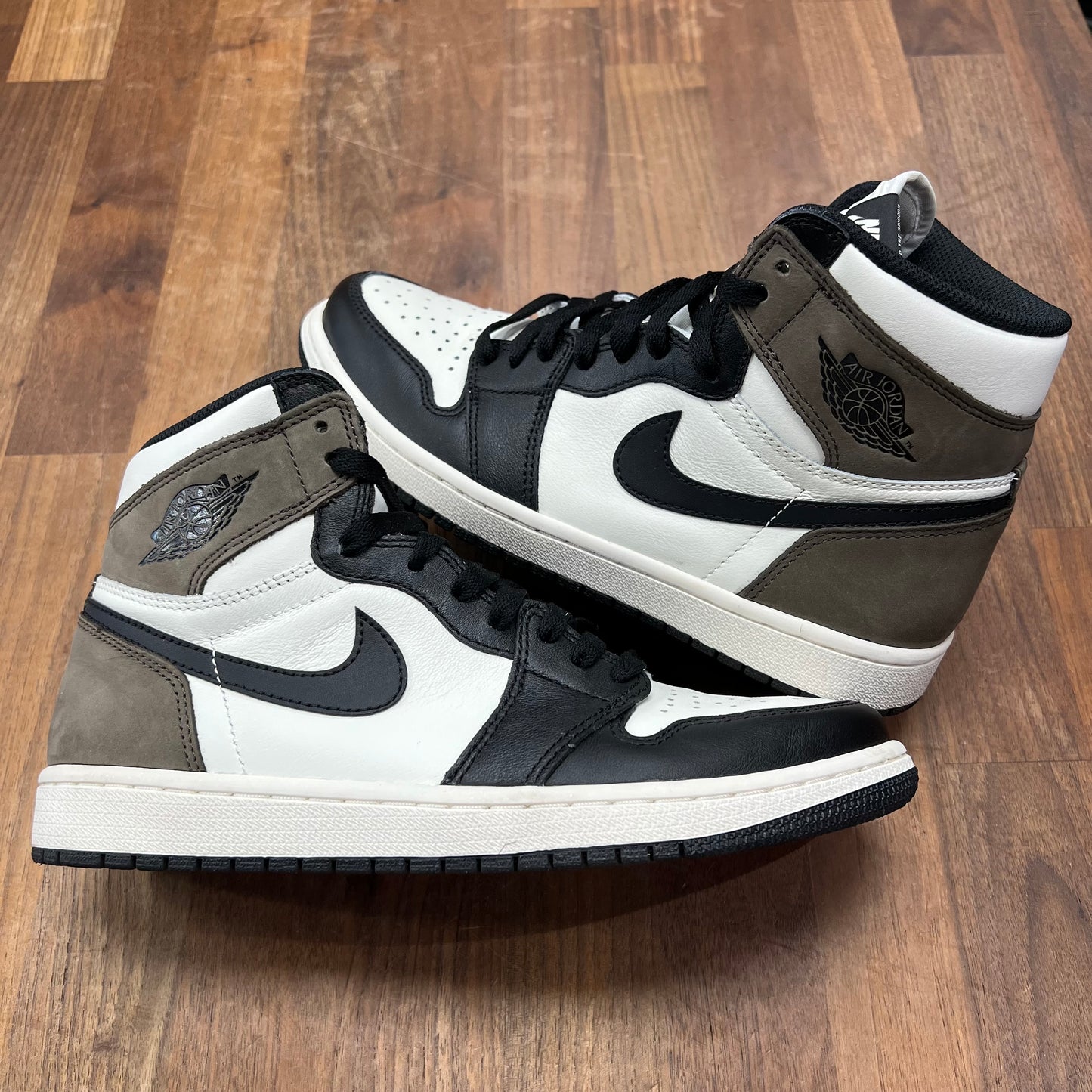 Jordan 1 Mocha Size 8.5 USED s16366