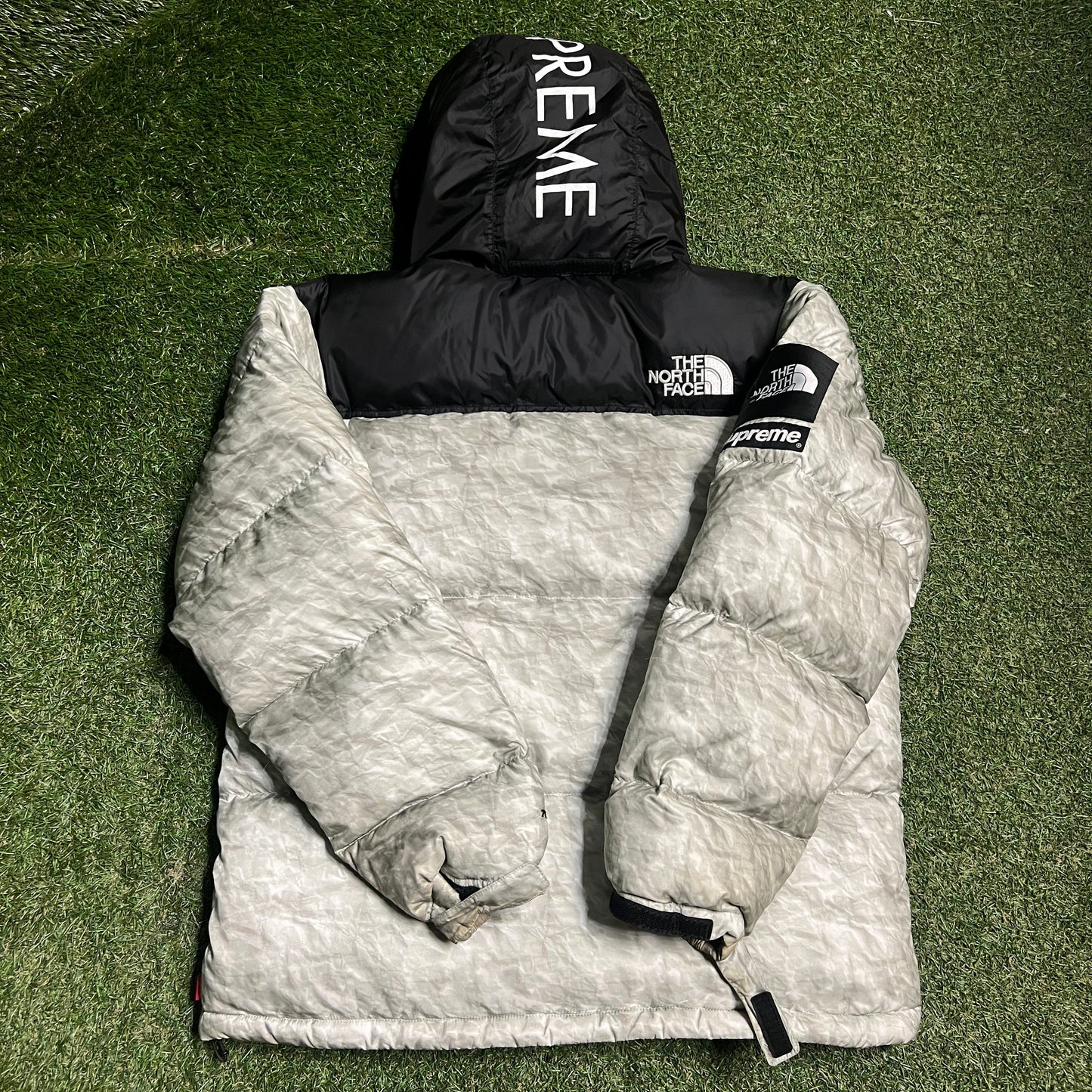 Supreme North Face Nuptse Paper Print Jacket Size Medium USED x13801