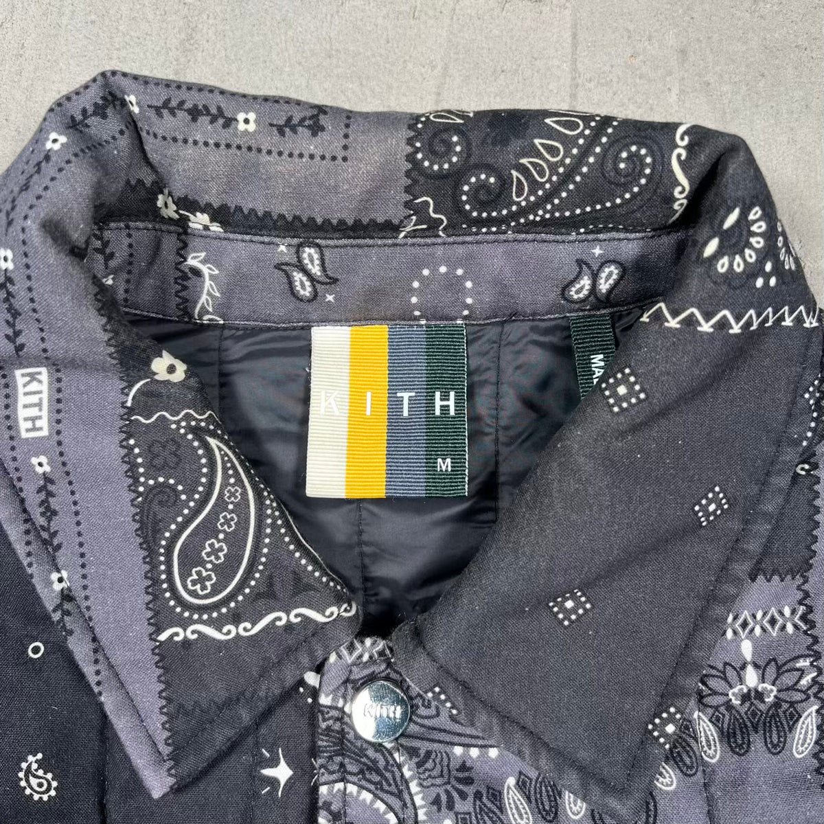 Kith Pasiley Carmine Coaches Black Button Up Jacket Size Medium USED x18280