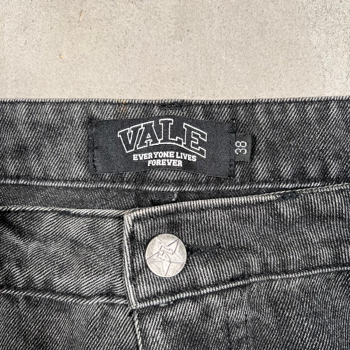 Vale Dark Denim Rhinestone Jeans Size 38 USED x17591