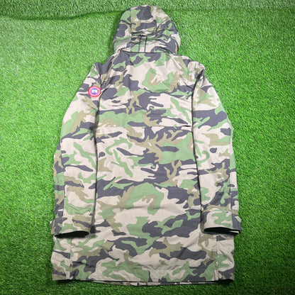Canda Goose Camo Puffer Jacket Size Large USED x15888