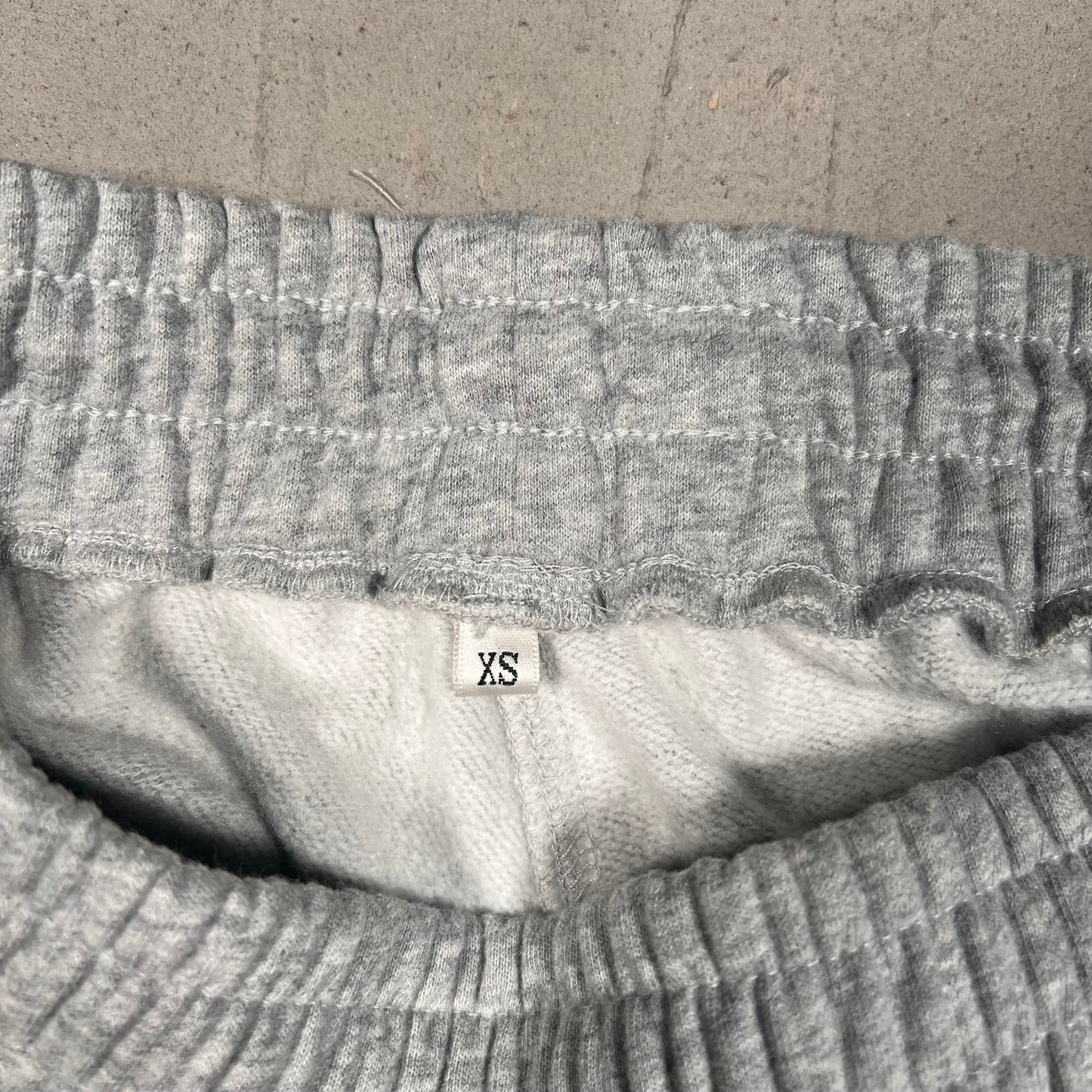 GV Gallery Raspberry Hills Lil Leon Grey Sweatpants Size XS USED x17536