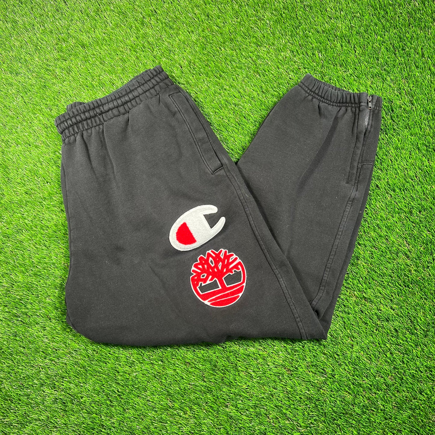 Champion Timberland Black Sweatpants Size XL USED v18759
