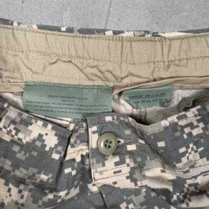 GV Gallery Raspberry Hills Digi Camo Cargo Shorts Size Large USED x17590
