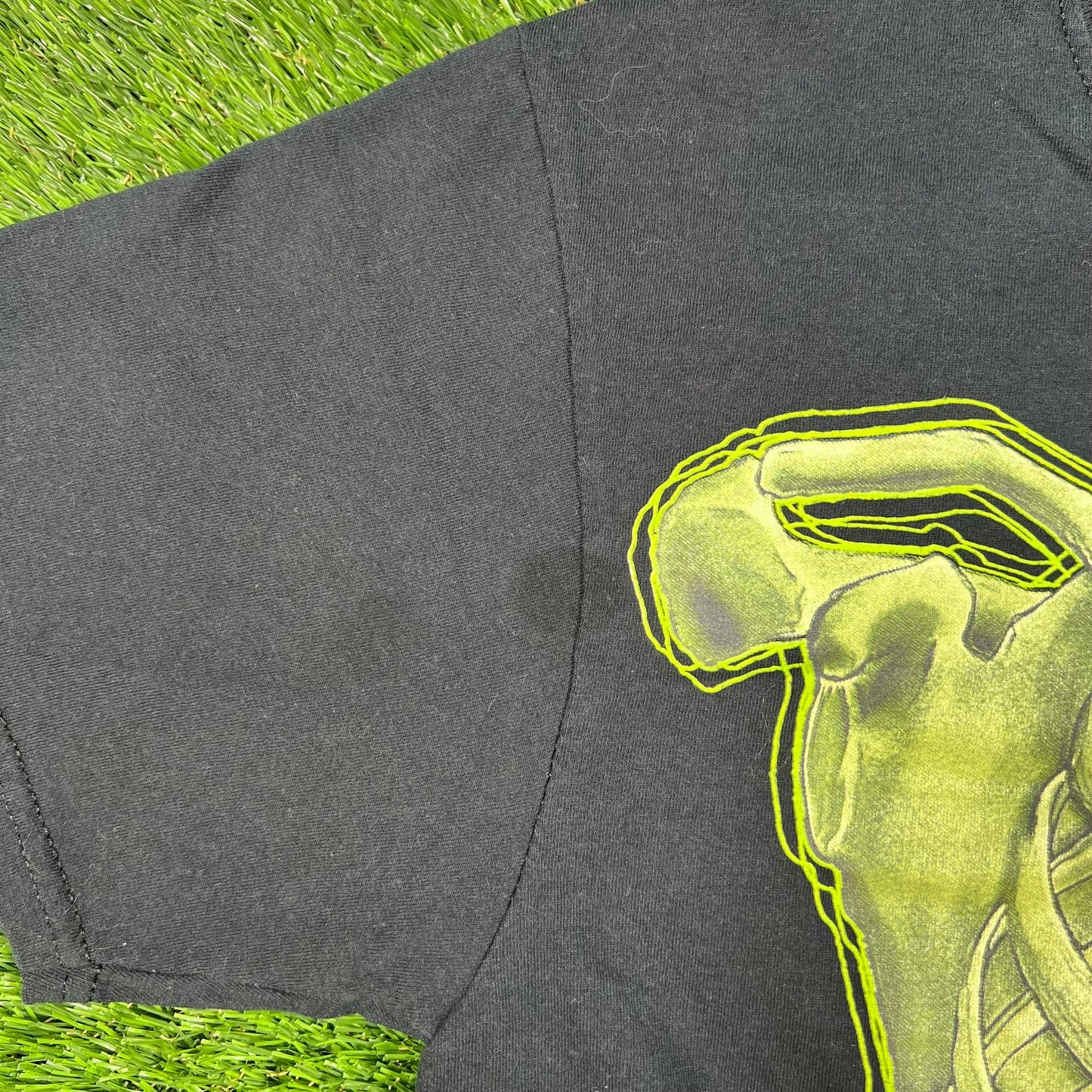 Skeleton Black Glow in the Dark Tee Size Small USED v16662