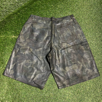 GV Gallery Raspberry Hills Dark Camo Leather Shorts Size XXL USED x13935