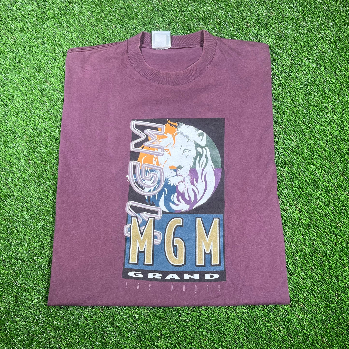 1997 MGM Grand Lion Burgandy Tee Size XXL USED v17414