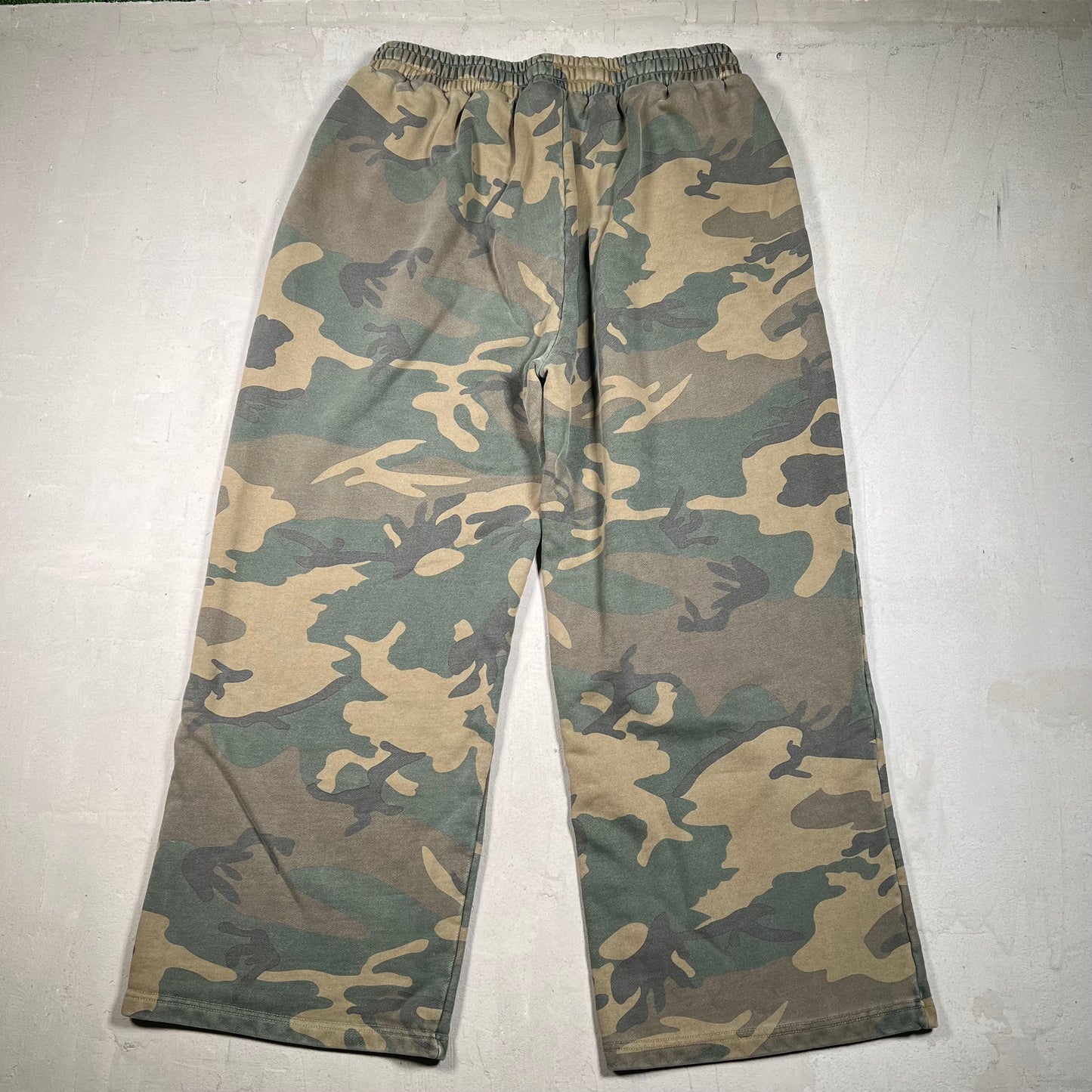 GV Gallery Raspberry Hills Sport Camo Sweatpants Size Small USED x17547