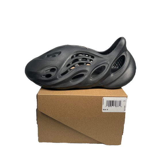Yeezy Foam Runner Onyx (2024) Size 8 NEW s17780