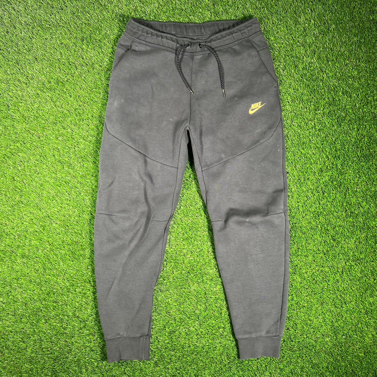 Nike Tech Washed Grey Sweatpants Size Medium USED v17398