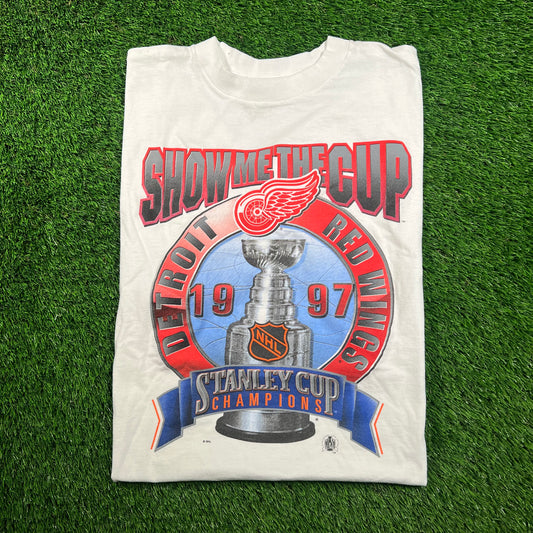 1997 Detroit Red Wings Stanley Cup Champions "Show Me The Cup" White Tee Size Large USED v18488