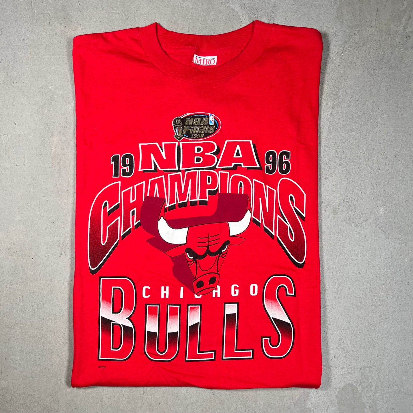 1996 Chicago Bulls NBA Champs Miro Tag Red Tee Size XL USED v16732