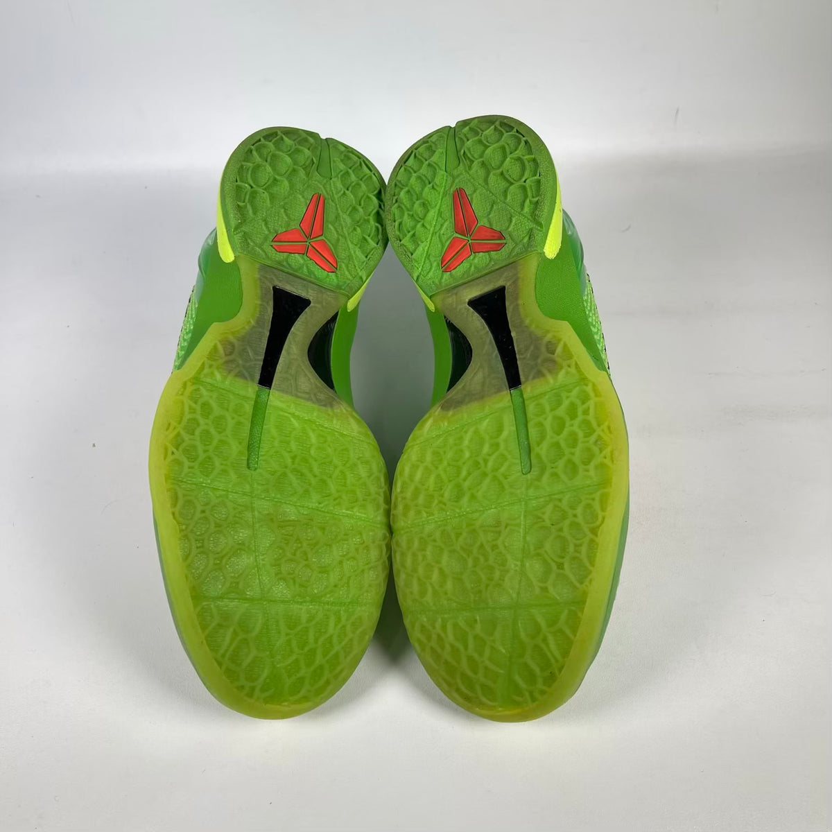 Nike Kobe 6 Grinch (2020) Size 8 USED s23701