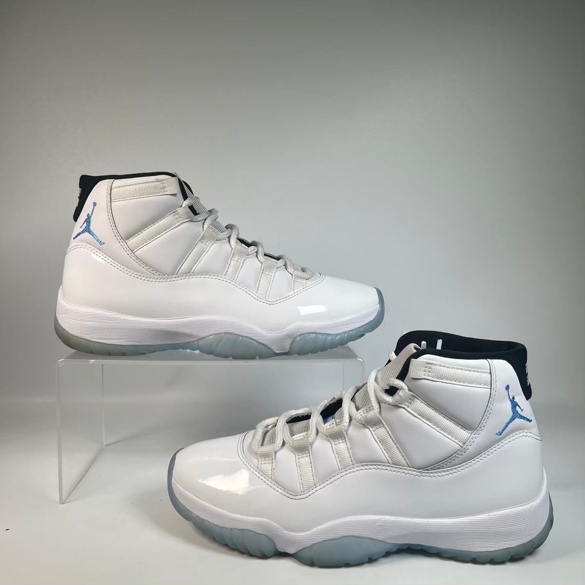 Jordan 11 Legend Blue (2024) Size 9 USED s23641