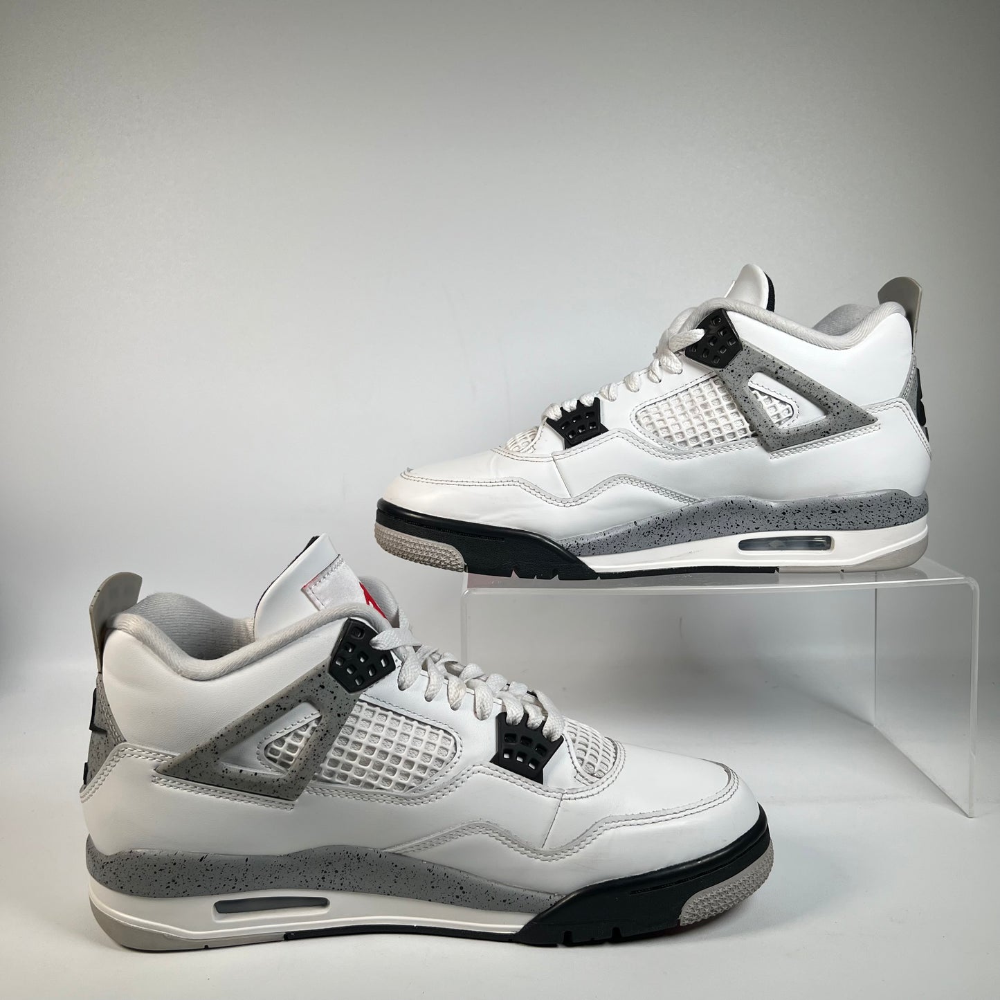 Jordan 4 White Cement (2025) Size 9.5 USED s21988