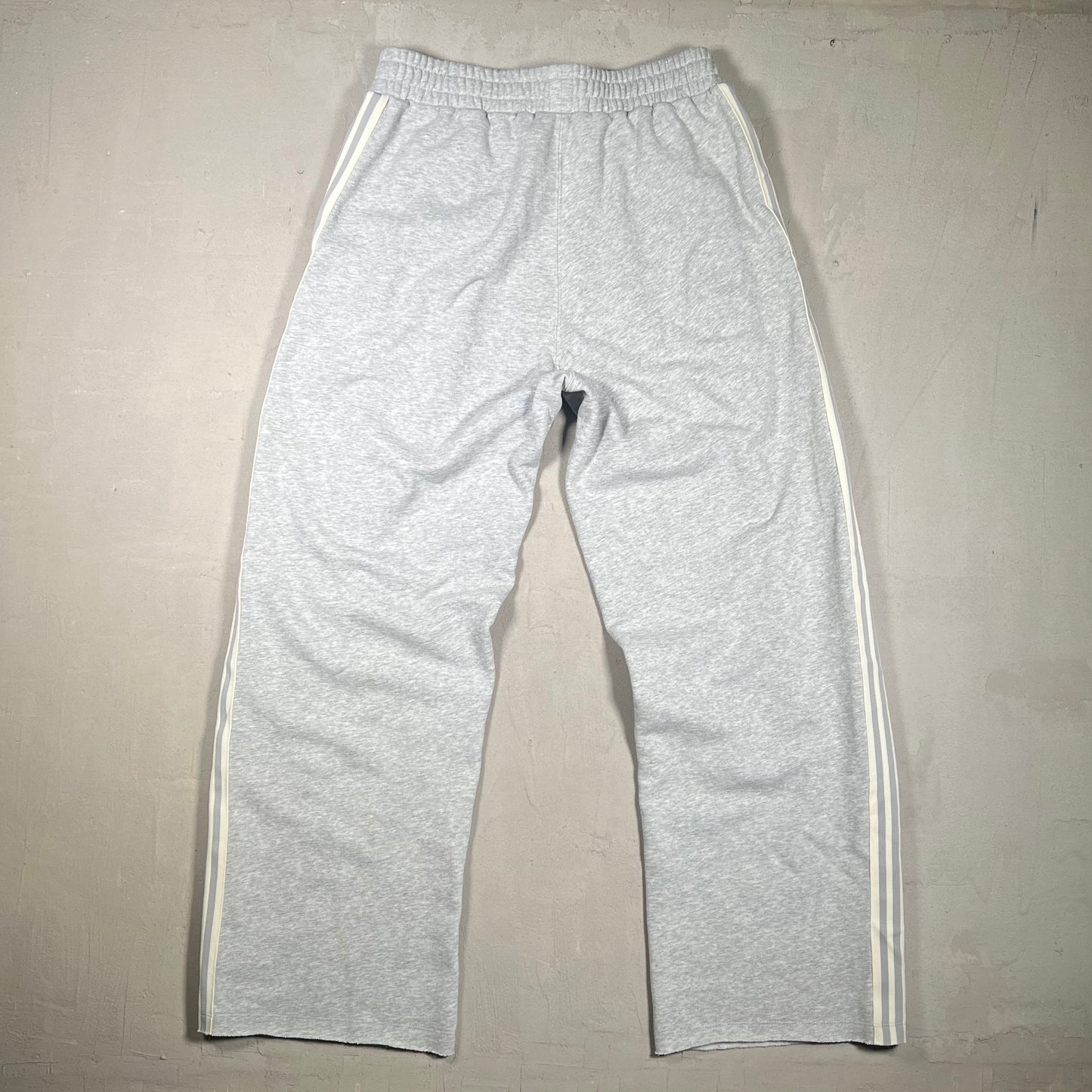 GV Gallery Raspberry Hills Lil Leon Grey Sweatpants Size Small USED x17386