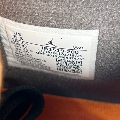 Jordan 4 Undefeated (2025) Size 8.5 NEW s18108