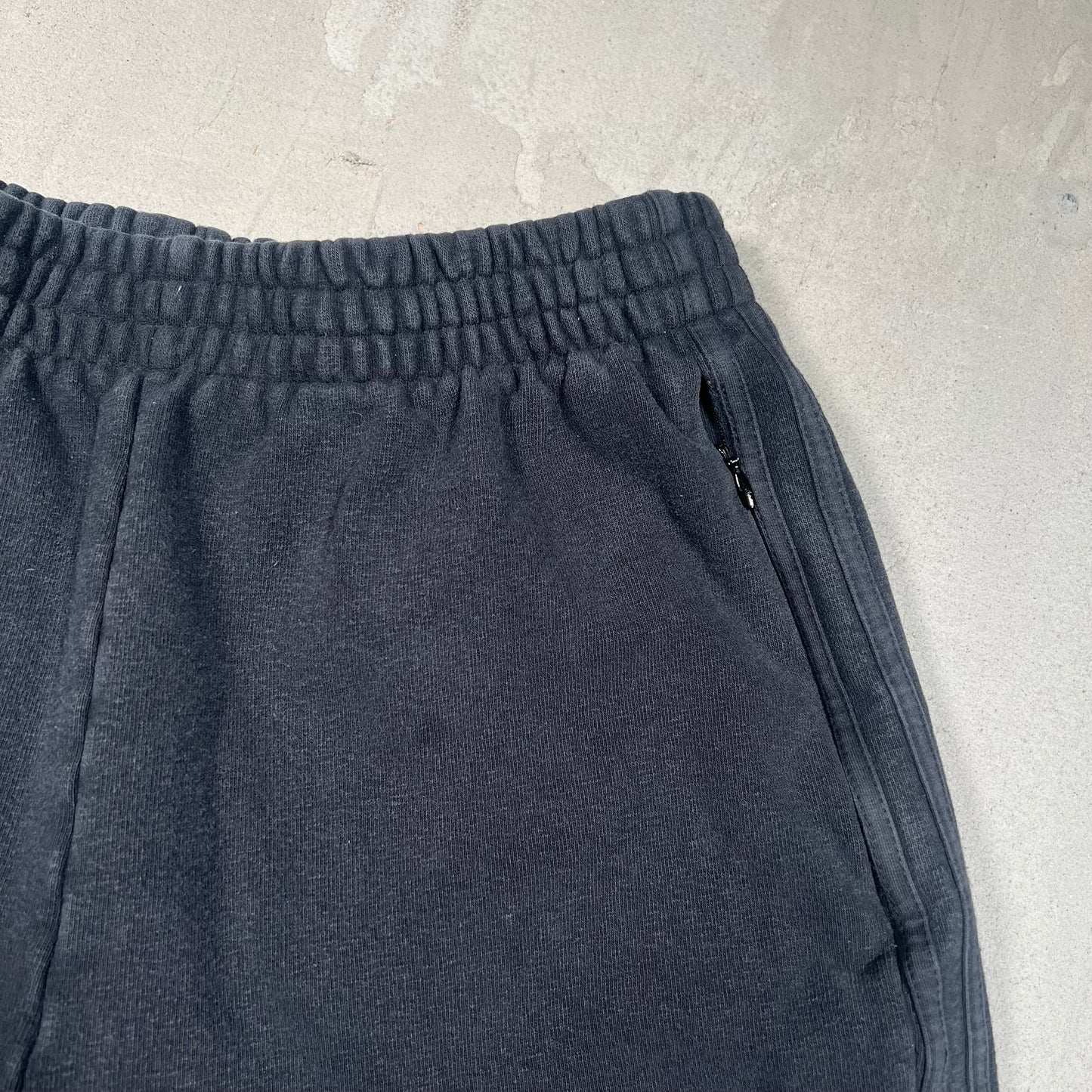 Yeezy Season 5 Calabasas Black Sweatpants Size Small USED x17533