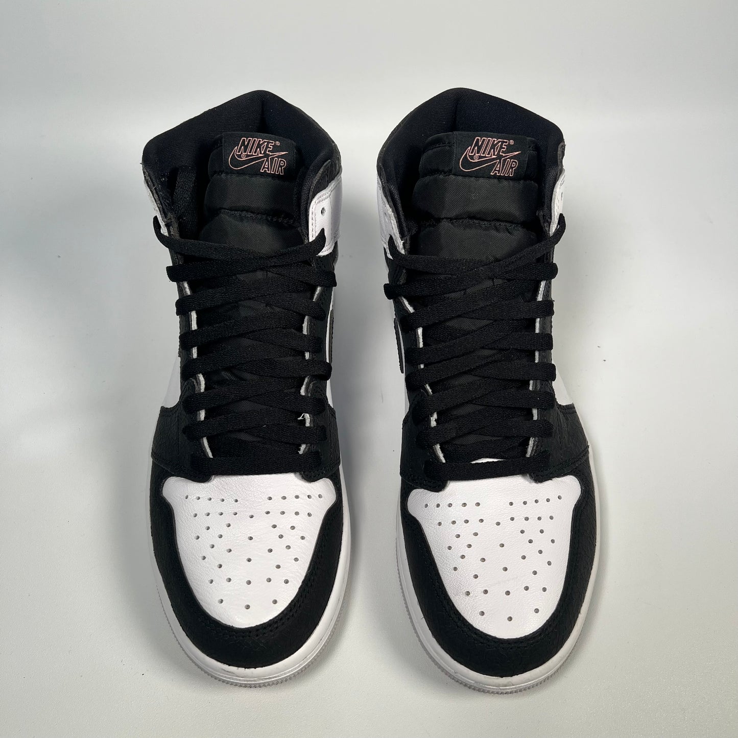 Jordan 1 Bleached Coral Size 9.5 USED s17439