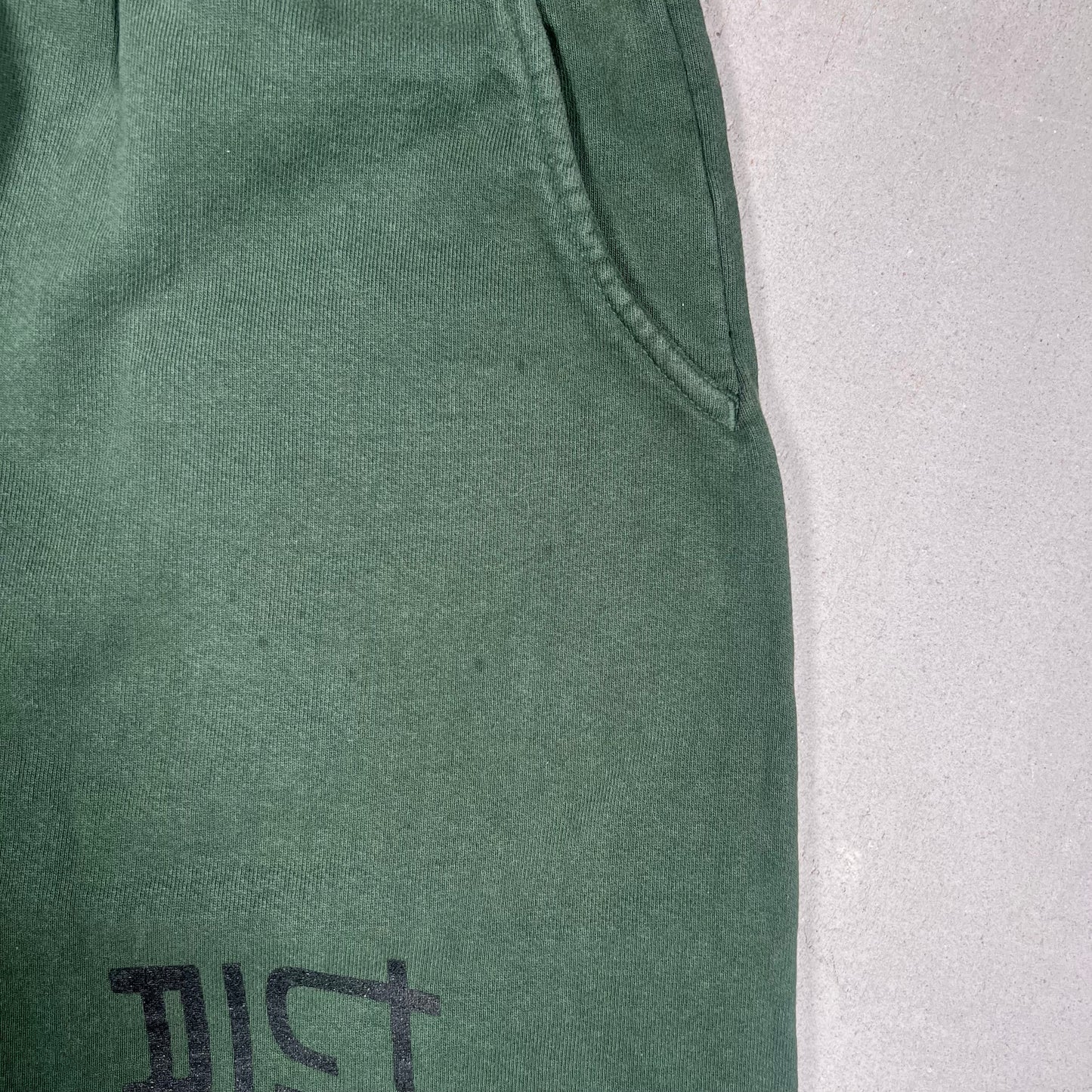 GV Gallery Raspberry Hills Green "Track 200" Sweatpants Size Medium USED x17361