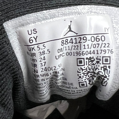 Jordan 13 Black Flint (2023) Size 6y NEW s18337