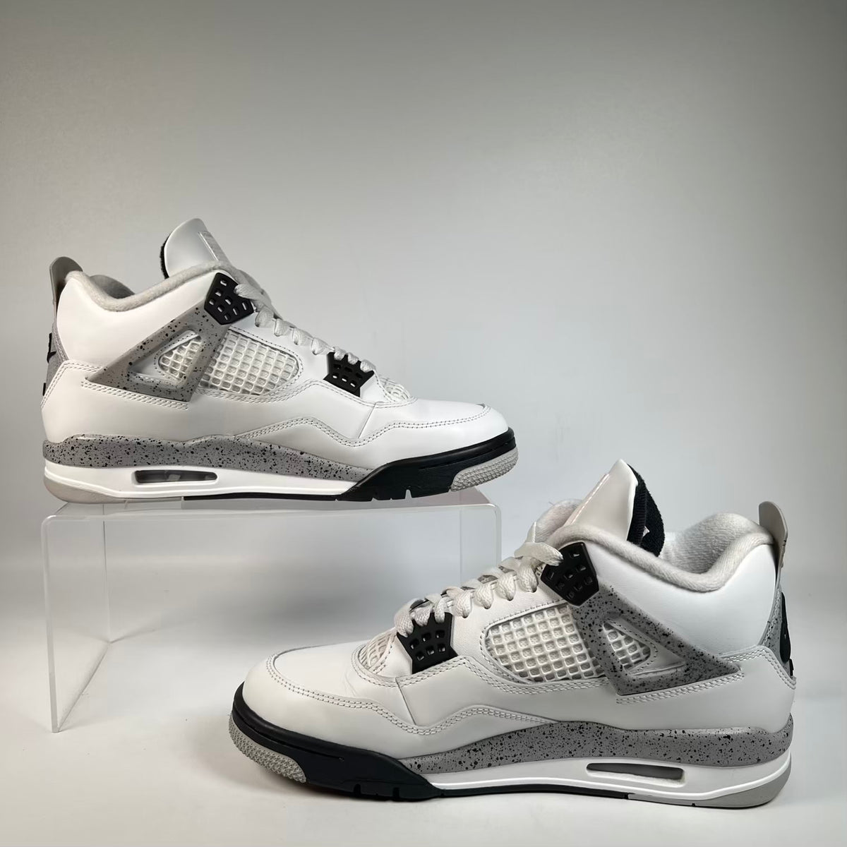 Jordan 4 White Cement (2025) Size 8.5 USED s23581