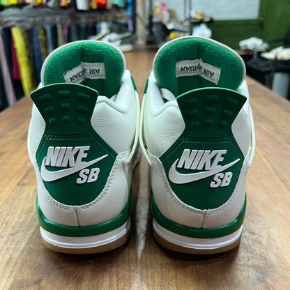 Jordan 4 SB Pine Green Size 8.5 USED S17123